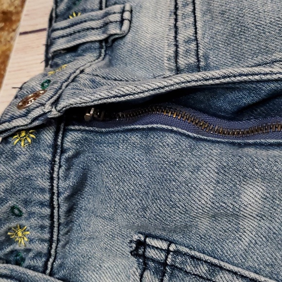 Free People Delphine High Waist Wide Flare Leg Embroidered Blue Jeans Sz 28 - Picture 7 of 14